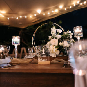 Photo d'un mariage à La Réunion – Nom de table – Décoration florale