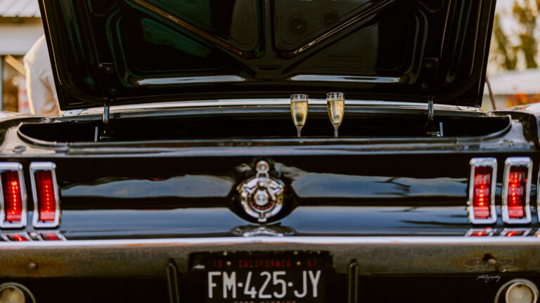 Photo d'un mariage à La Réunion – Ford Mustang
