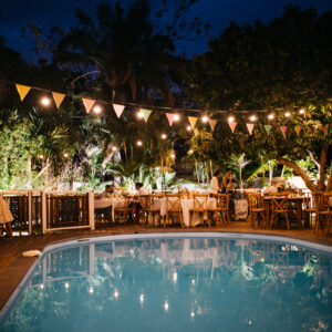 Photo d'un mariage à La Réunion – Chaises crossback