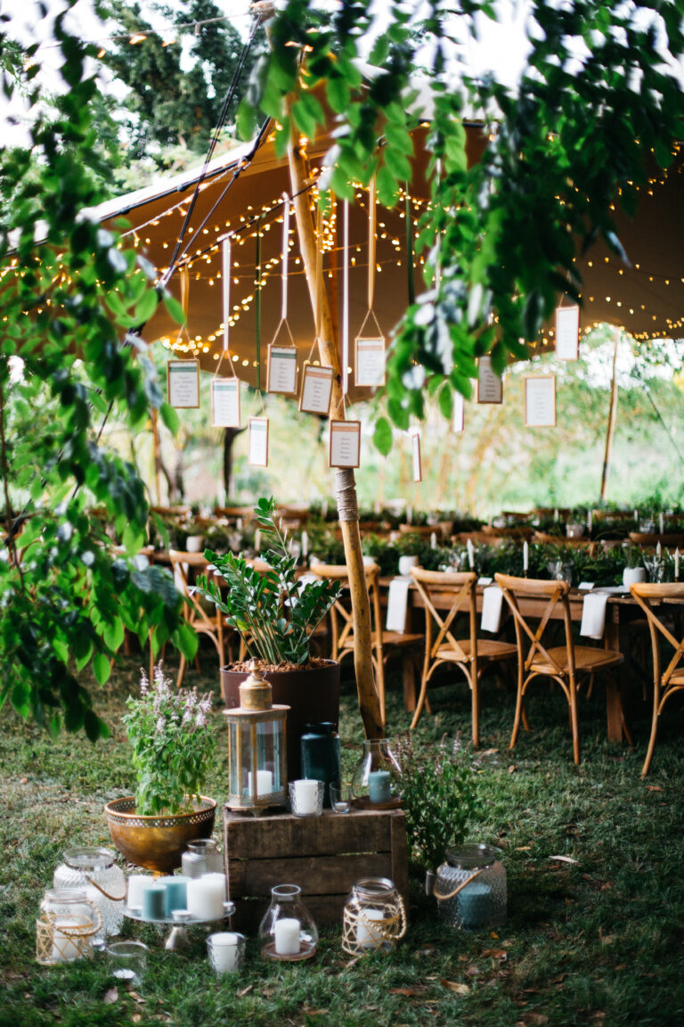 Photo d'un mariage à La Réunion – Plan de tables – Tentes nomades, Chaises crossback