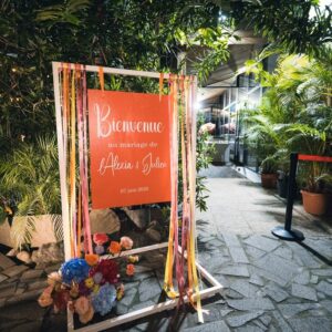Photo d'un mariage à La Réunion – Panneau de bienvenue – Décoration florale