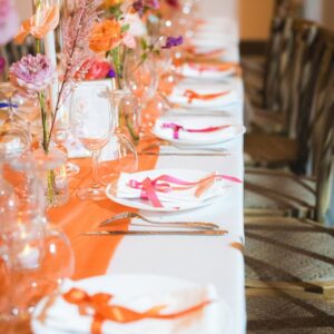 Photo d'un mariage à La Réunion – Décoration florale, Chaises crossback