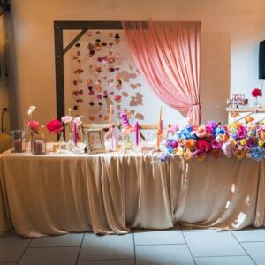 Photo d'un mariage à La Réunion – Table d'honneur – Décoration florale