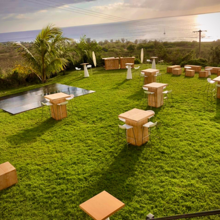 Photo d'un mariage à La Réunion – Mange-debout Ikonik, Valnött, Tabouret Quadra
