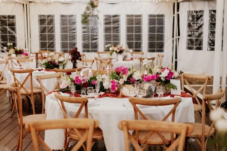 Photo d'un mariage à La Réunion – Chaises crossback
