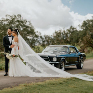 Photo d'un mariage à La Réunion – couple – Ford Mustang