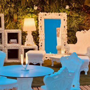 Photo d'un événement professionnel à La Réunion – Table LORD OF LOVE, Chaise PRINCESS OF LOVE, Lampe de table Luna