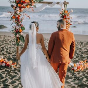 Photo d'un mariage à La Réunion – Arche – Décoration florale