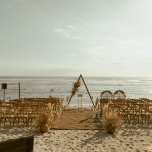 Photo d'une cérémonie laïque à La Réunion – Chaises crossback