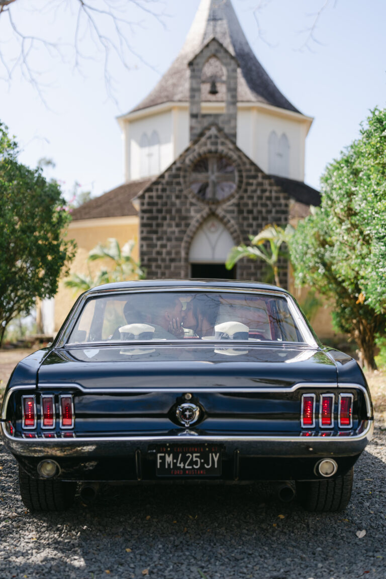 Photo d'un mariage à La Réunion – Ford Mustang