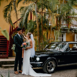 Photo d'un mariage à La Réunion – couple – Ford Mustang