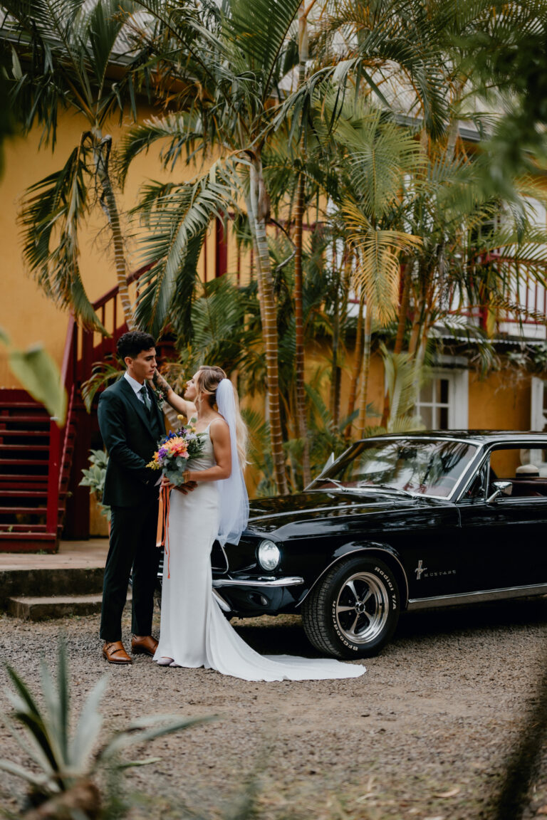 Photo d'un mariage à La Réunion – couple – Ford Mustang