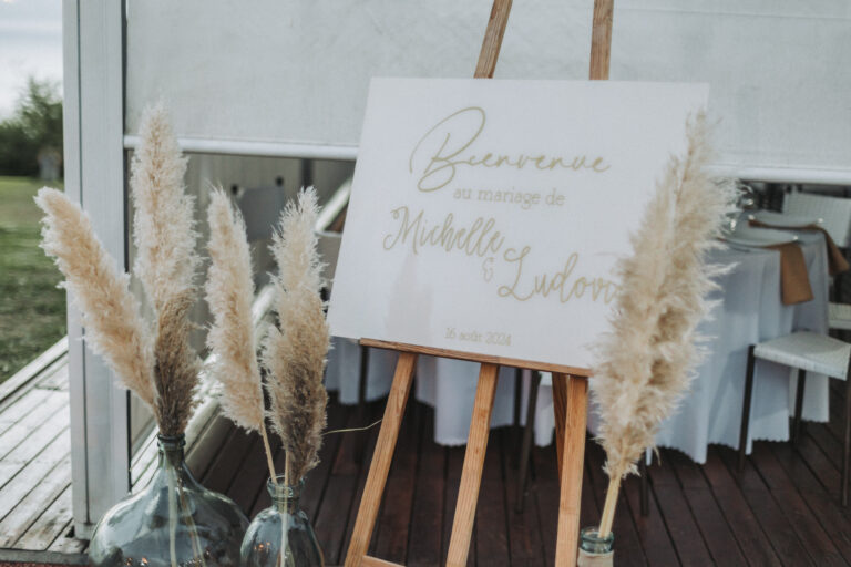 Photo d'un mariage à La Réunion – Panneau de bienvenue – Décoration florale