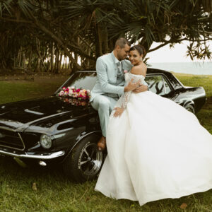Photo d'un mariage à La Réunion – couple – Ford Mustang