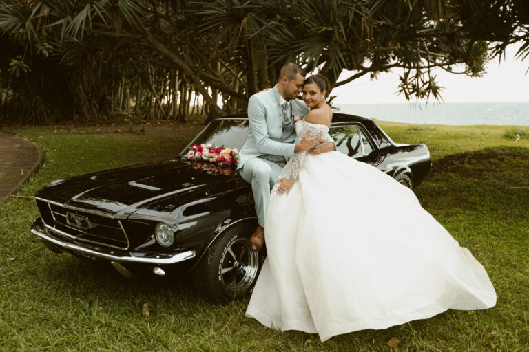 Photo d'un mariage à La Réunion – couple – Ford Mustang