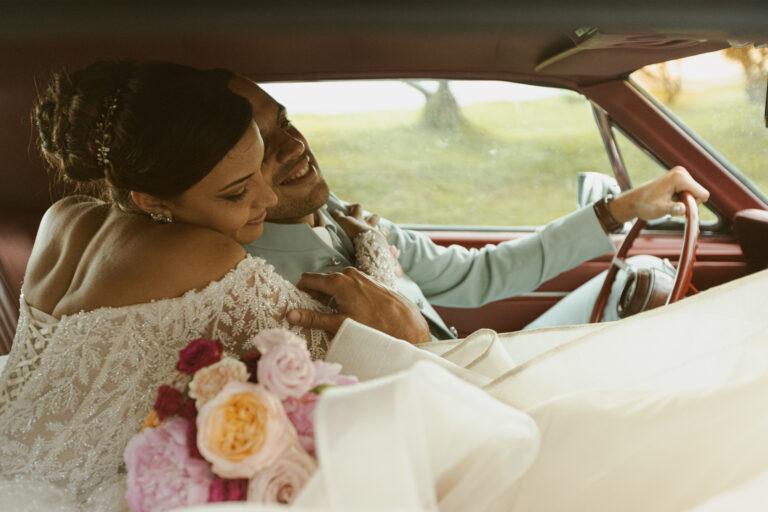 Photo d'un mariage à La Réunion – couple – Ford Mustang
