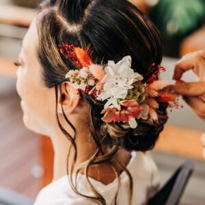 Fleurs dans les cheveux