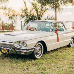 Photo d'un mariage à La Réunion – Ford Thunderbird