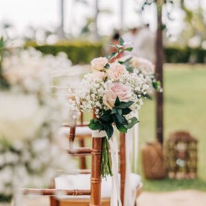 Photo d'une cérémonie laïque à La Réunion – Chaises chiavari bois cérusés