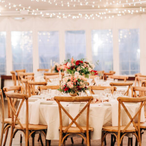Photo d'un mariage à La Réunion – Chaises crossback