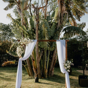 Photo d'un mariage à La Réunion – Arche – Décoration florale