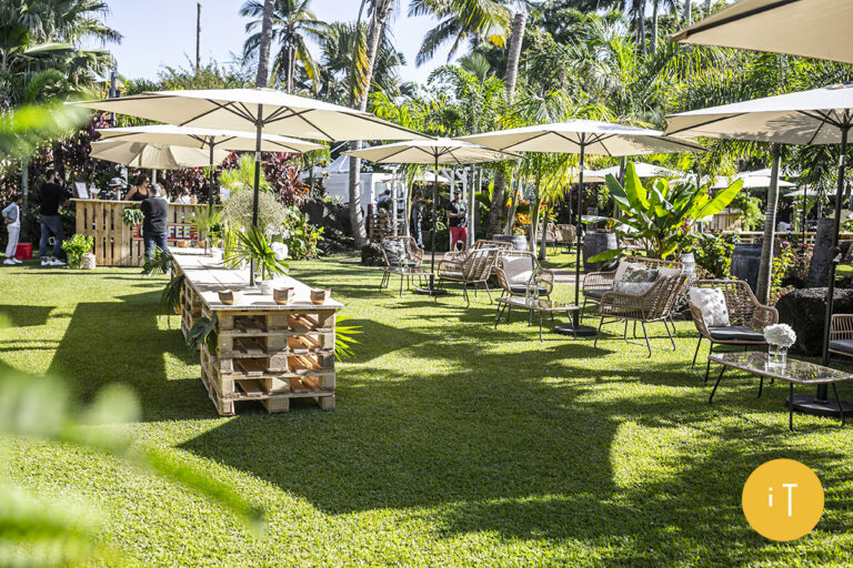 Photo d'un événement professionnel à La Réunion – Pack salon Rotin, Parasol