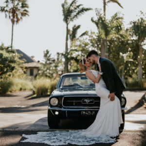 Photo d'un mariage à La Réunion – couple – Ford Mustang