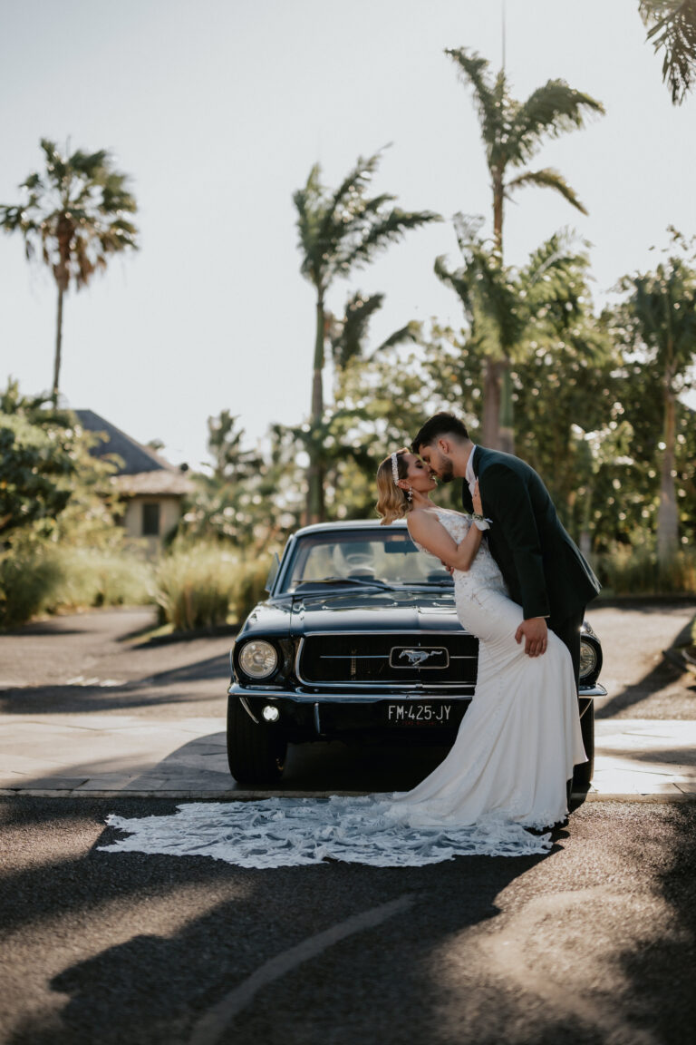 Photo d'un mariage à La Réunion – couple – Ford Mustang