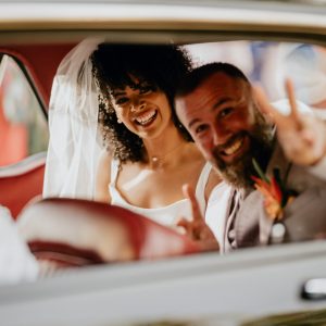 Photo d'un mariage à La Réunion – couple – Ford Mustang