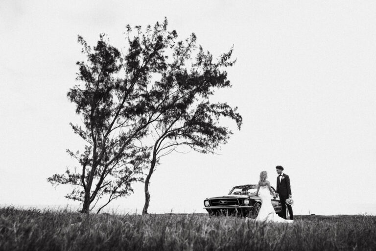 Photo d'un mariage à La Réunion – couple – Ford Mustang