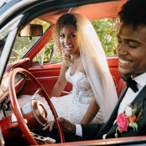 Photo d'un mariage à La Réunion – couple – Ford Mustang
