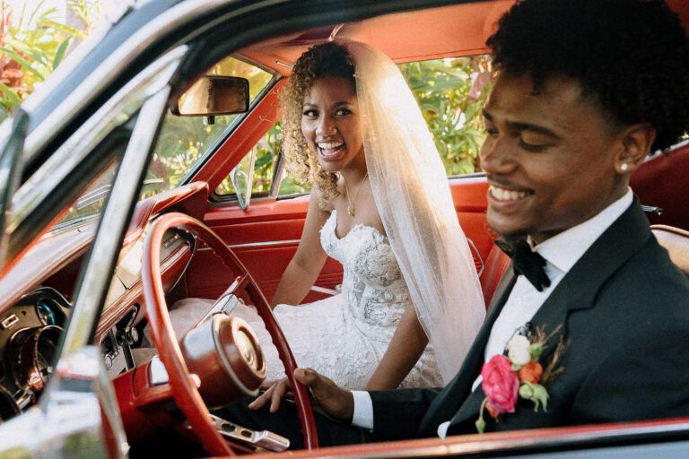 Photo d'un mariage à La Réunion – couple – Ford Mustang