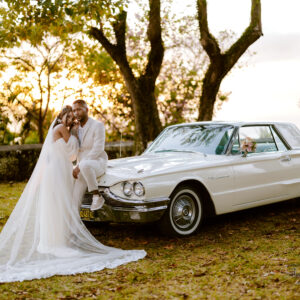 Photo d'un mariage à La Réunion – couple – Ford Thunderbird