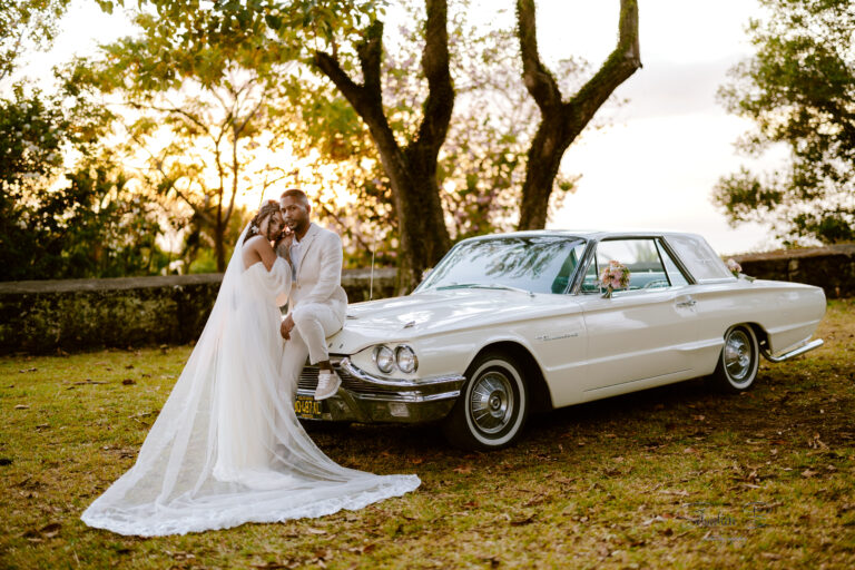 Photo d'un mariage à La Réunion – couple – Ford Thunderbird