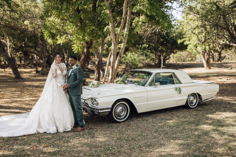 Photo d'un mariage à La Réunion – Ford Thunderbird