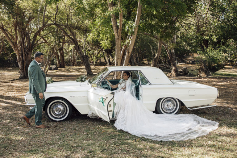 Photo d'un mariage à La Réunion – Ford Thunderbird