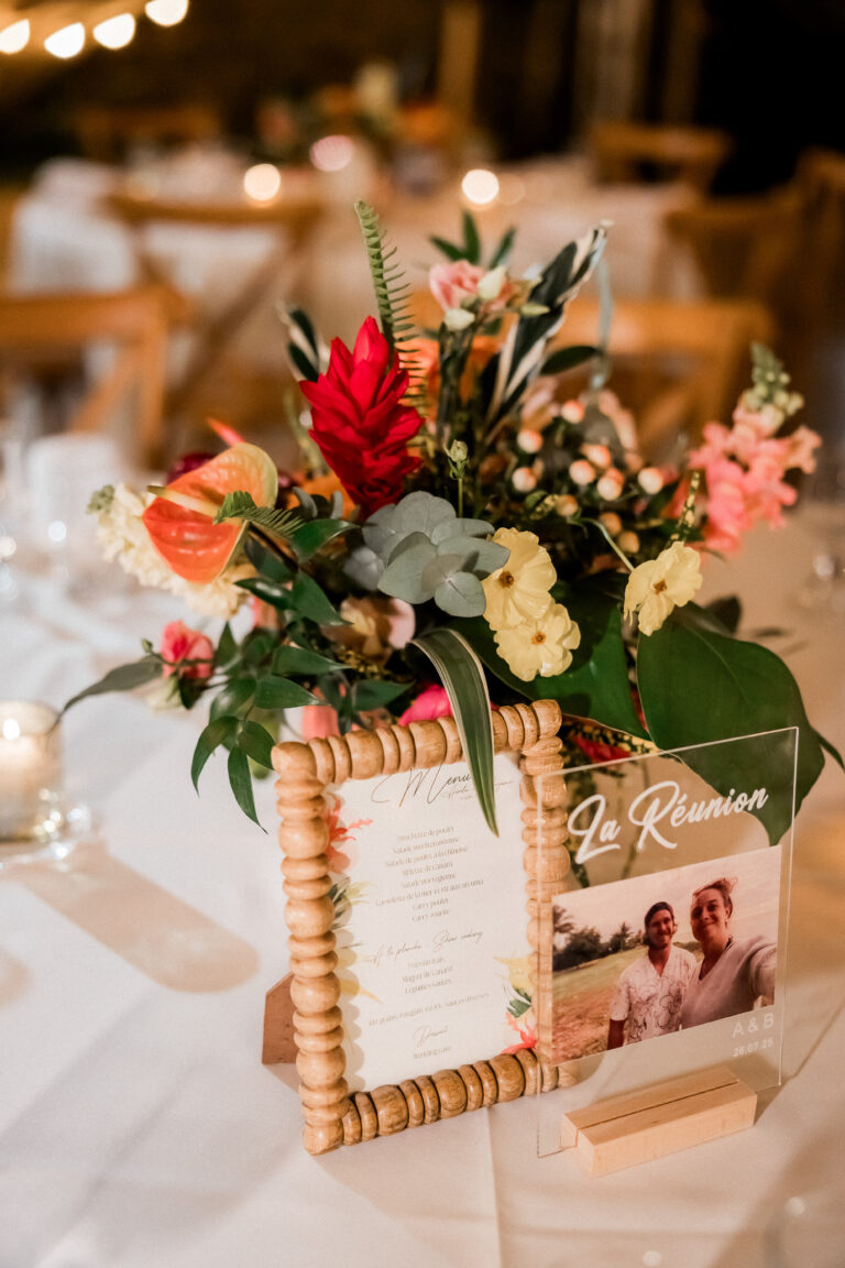 Photo d'un mariage à La Réunion – Menu – Décoration florale