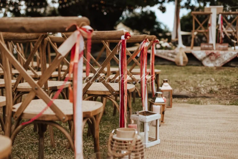 Photo d'une cérémonie laïque à La Réunion – Chaises crossback