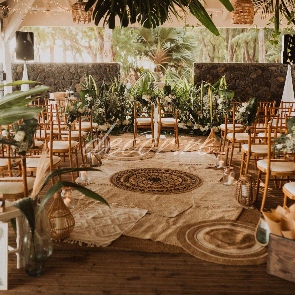 Photo d'une cérémonie laïque à La Réunion – Chaises chiavari bois cérusés