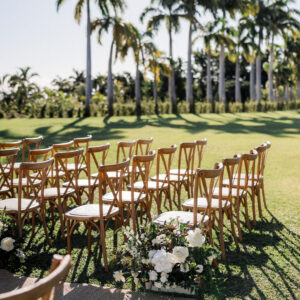 Photo d'une cérémonie laïque à La Réunion – Chaises crossback
