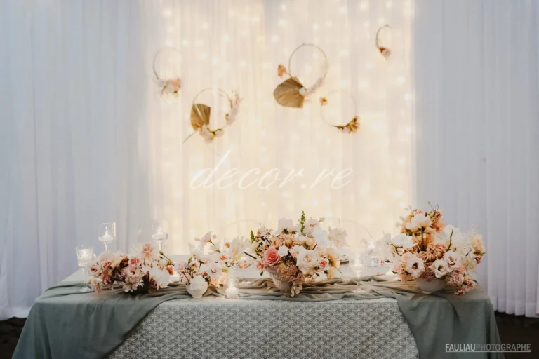 Photo d'un mariage à La Réunion – Table d'honneur – Tentures murales