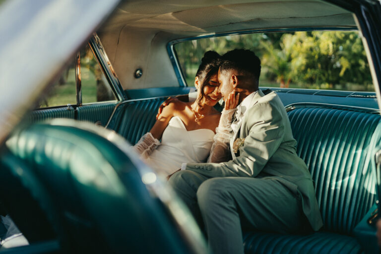 Photo d'un mariage à La Réunion – couple – Ford Thunderbird